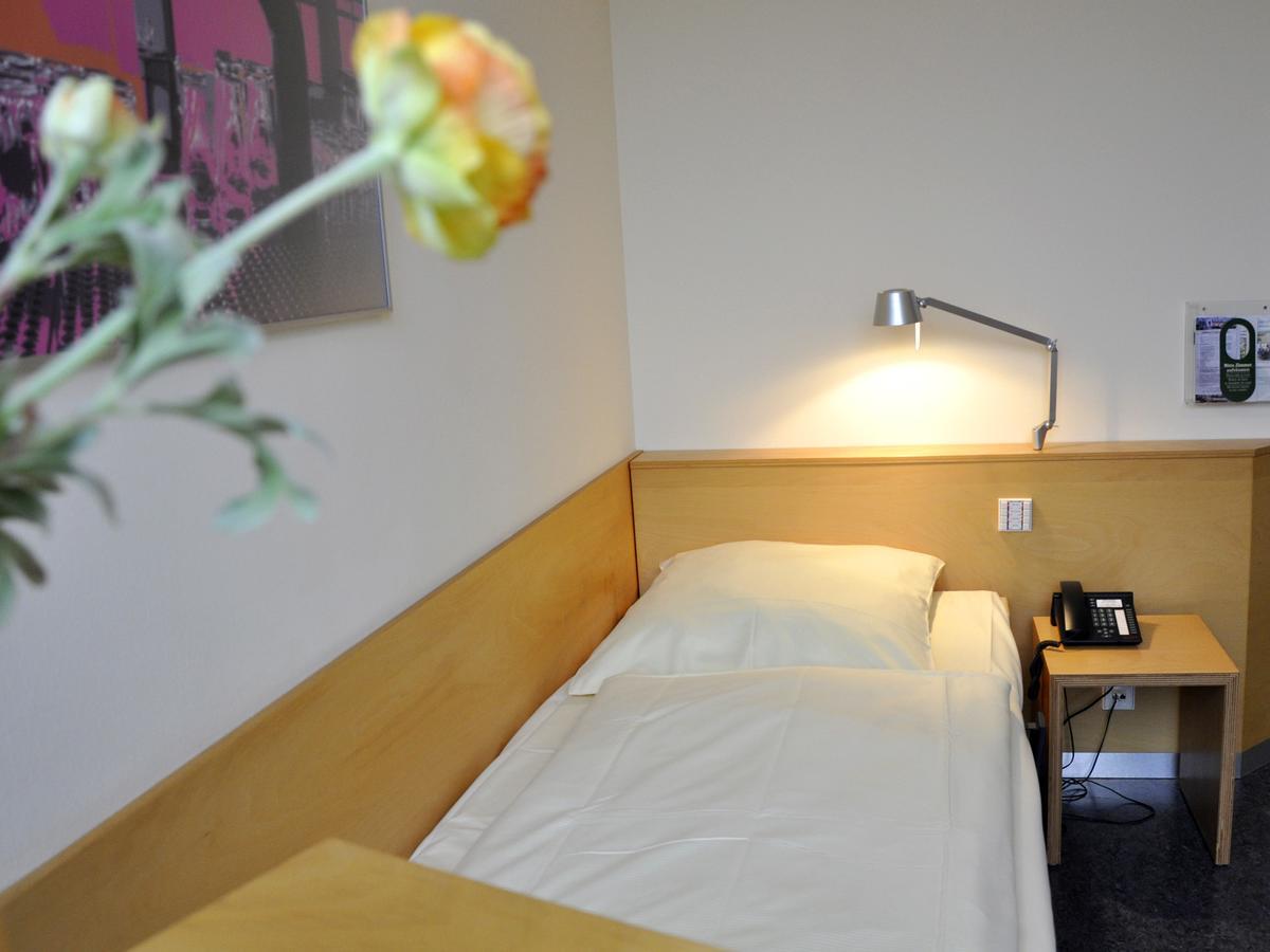 Seminarhotel In Der Manfred-Sauer-Stiftung Lobbach الغرفة الصورة